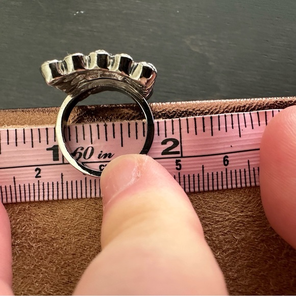 Sparkly stone cocktail ring - Picture 6 of 6